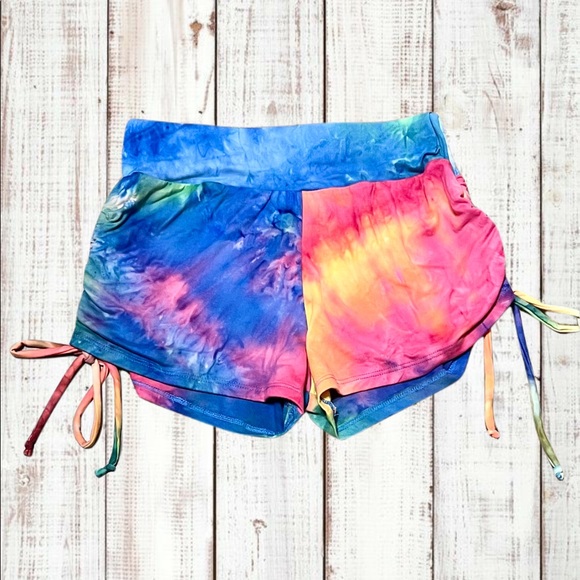 Buttery Soft Shorts & Crop Top - Picture 4 of 12